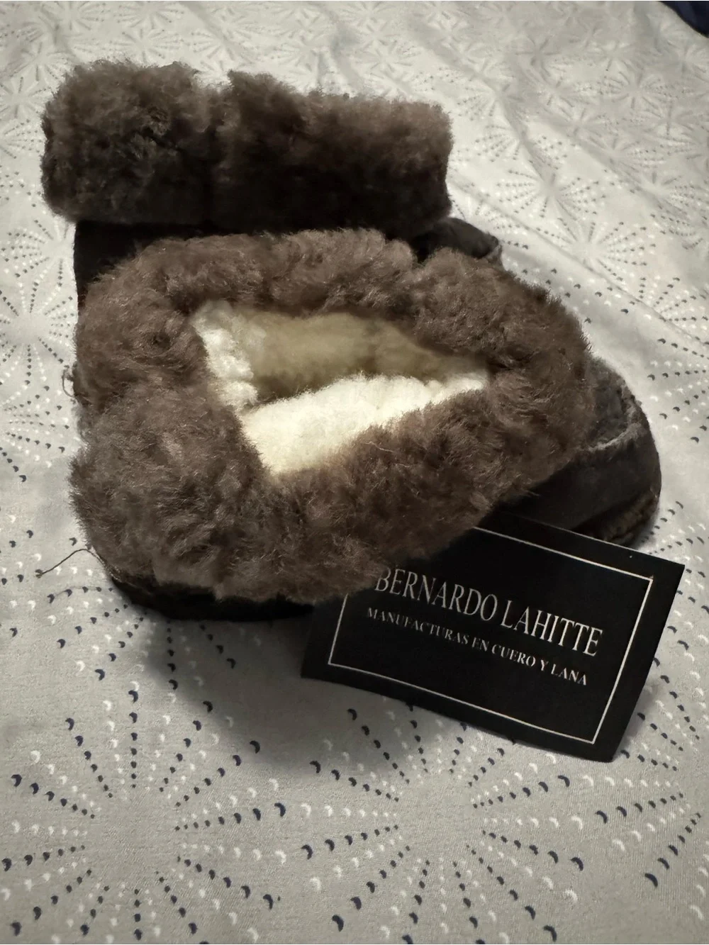 Bernardo Lahitte brown sheepskin slippers in toddler size 5.5-6